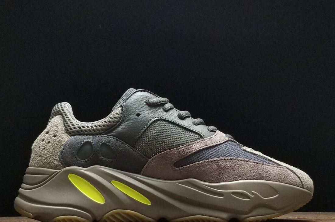 Yeezy 700 Mauve Replica Sneakers for Cheap (2)